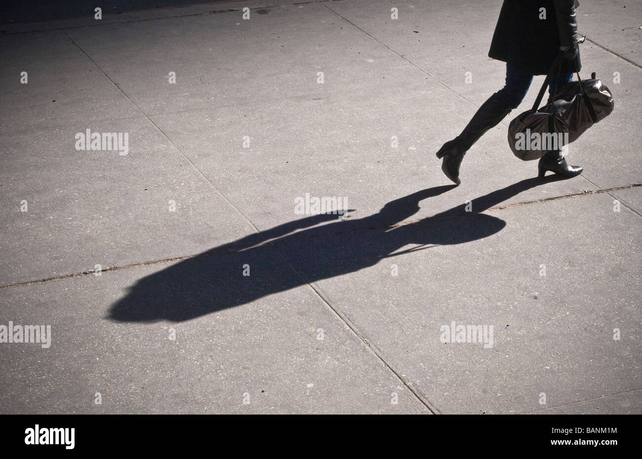 Passeggiate, persone ,ombre, opportunità, la perseveranza, la persistenza, persistente, possibilità, di progresso, di semplice, unica, visione Foto Stock