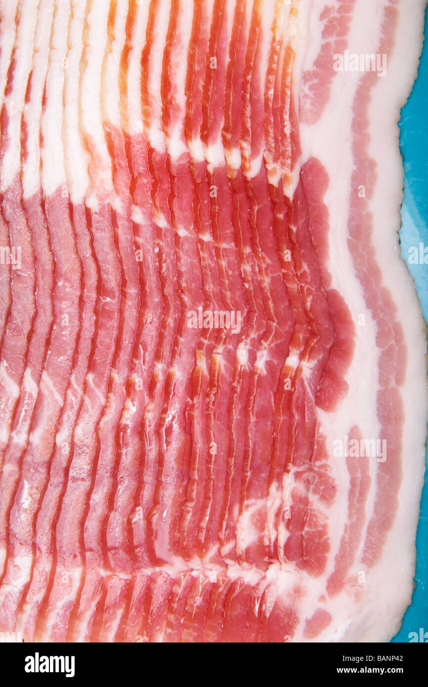 Materie Bacon su piastrelle blu Foto Stock