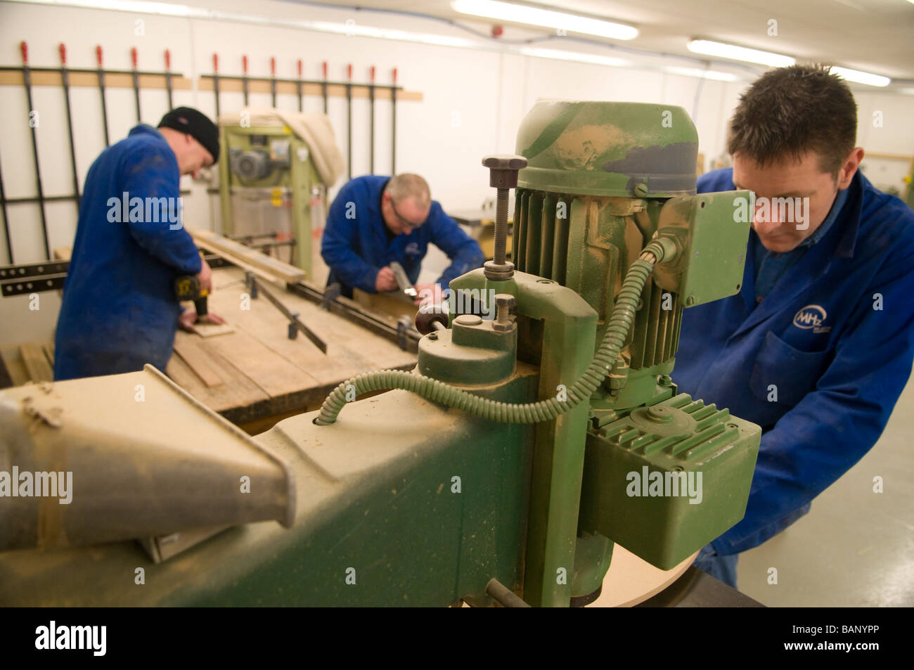 Macchine per la lavorazione del legno e falegnameria in un workshop industriali Foto Stock