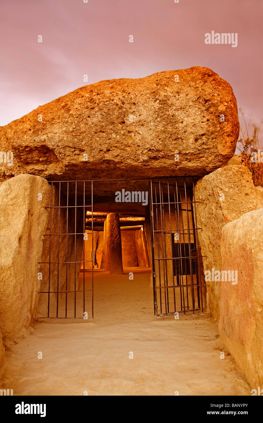 I dolmen megalitico di Menga in Antequera Málaga Andalusia Spagna Foto Stock