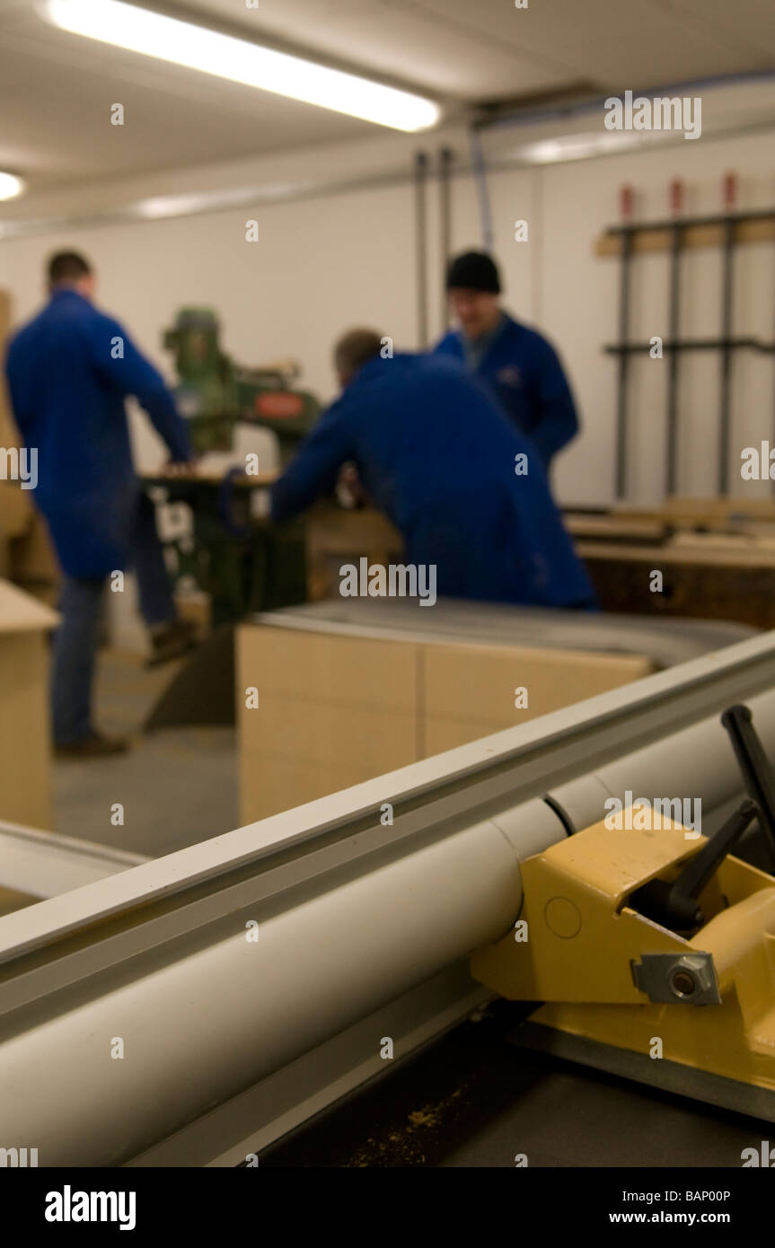 Macchine per la lavorazione del legno e falegnameria in un workshop industriali Foto Stock