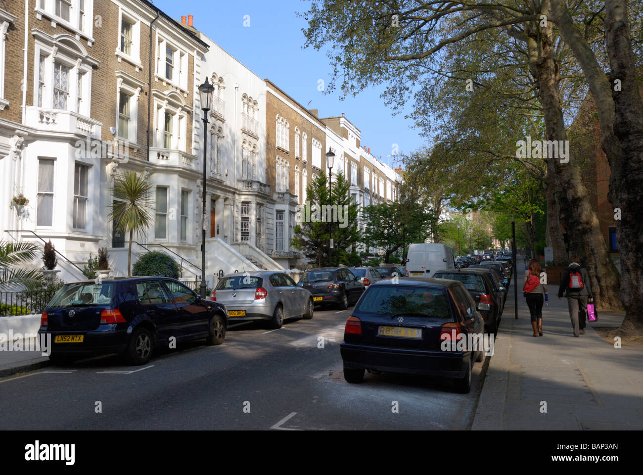 Campden Hill Road nel quartiere di Kensington London W8 Foto Stock