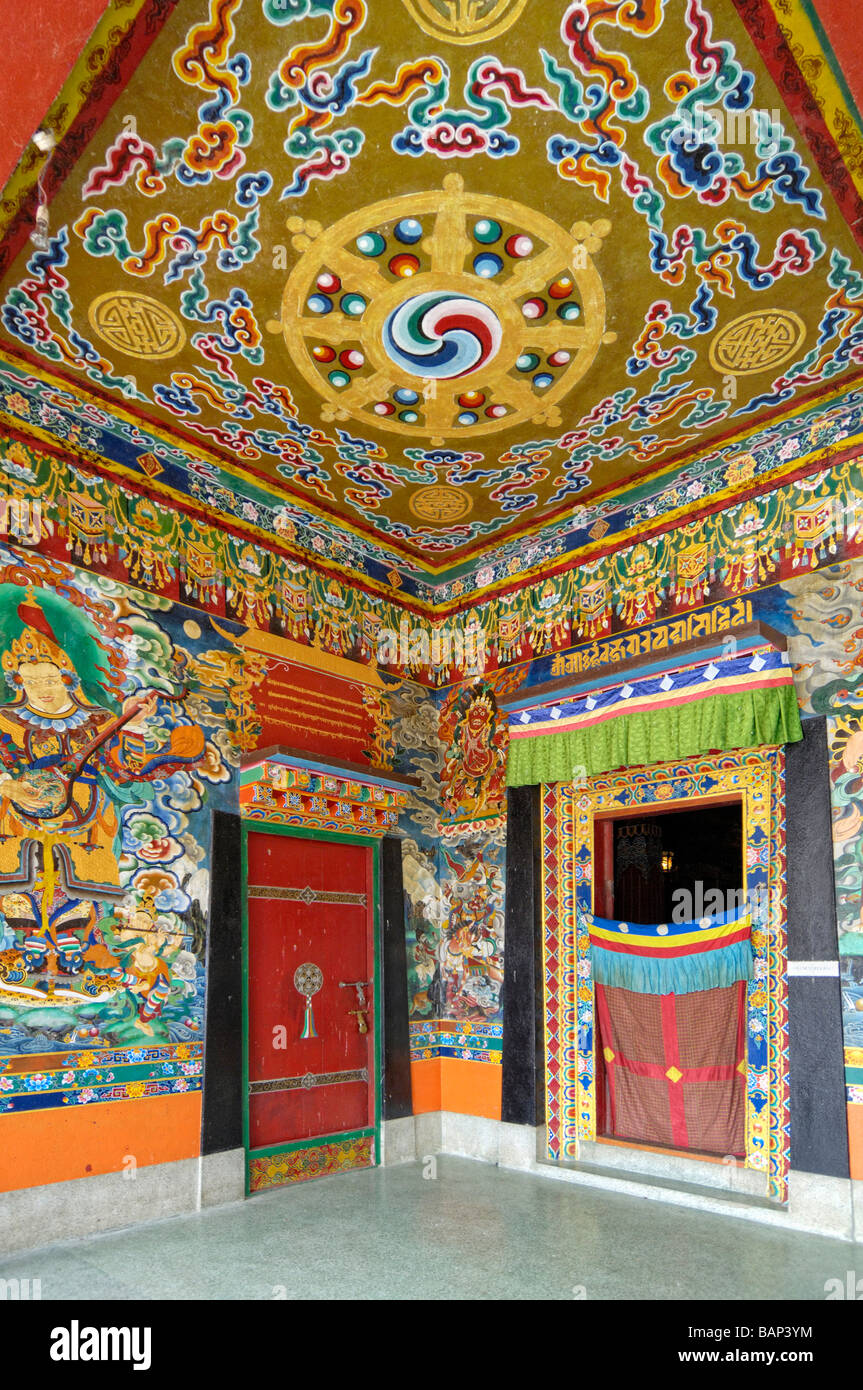 Dharmachakra Dharma Chakra Buddista Tibetana simbolo sacro Foto Stock