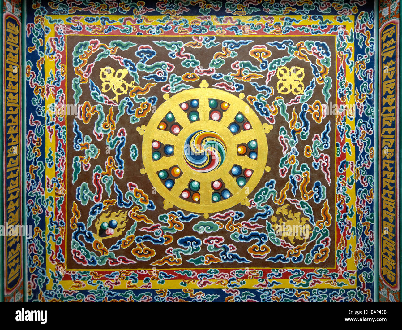 Dharmachakra Dharma Chakra Buddista Tibetana simbolo sacro Foto Stock