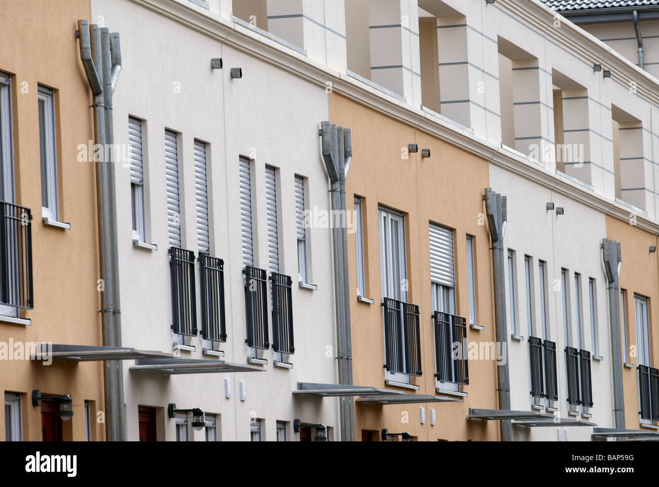 Nuova costruzione di alloggi sociali dello sviluppo con energia geotermica riscaldamento, Colonia, nella Renania settentrionale-Vestfalia (Germania). Foto Stock