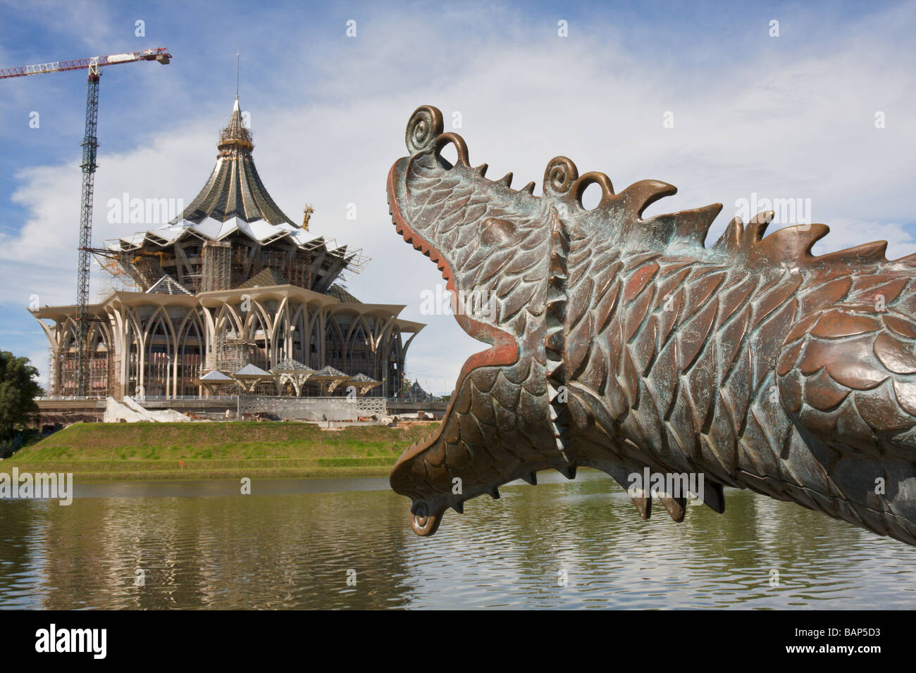 Nuovo edificio in stile tradizionale in costruzione Kuching Sarawak Borneo Foto Stock