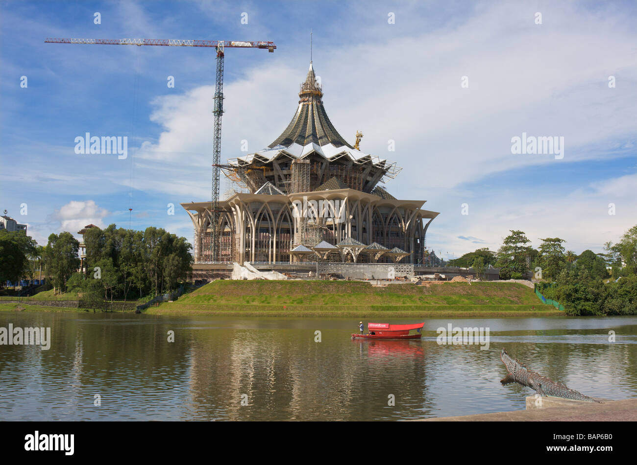 Nuovo edificio in stile tradizionale in costruzione Kuching Sarawak Borneo Foto Stock