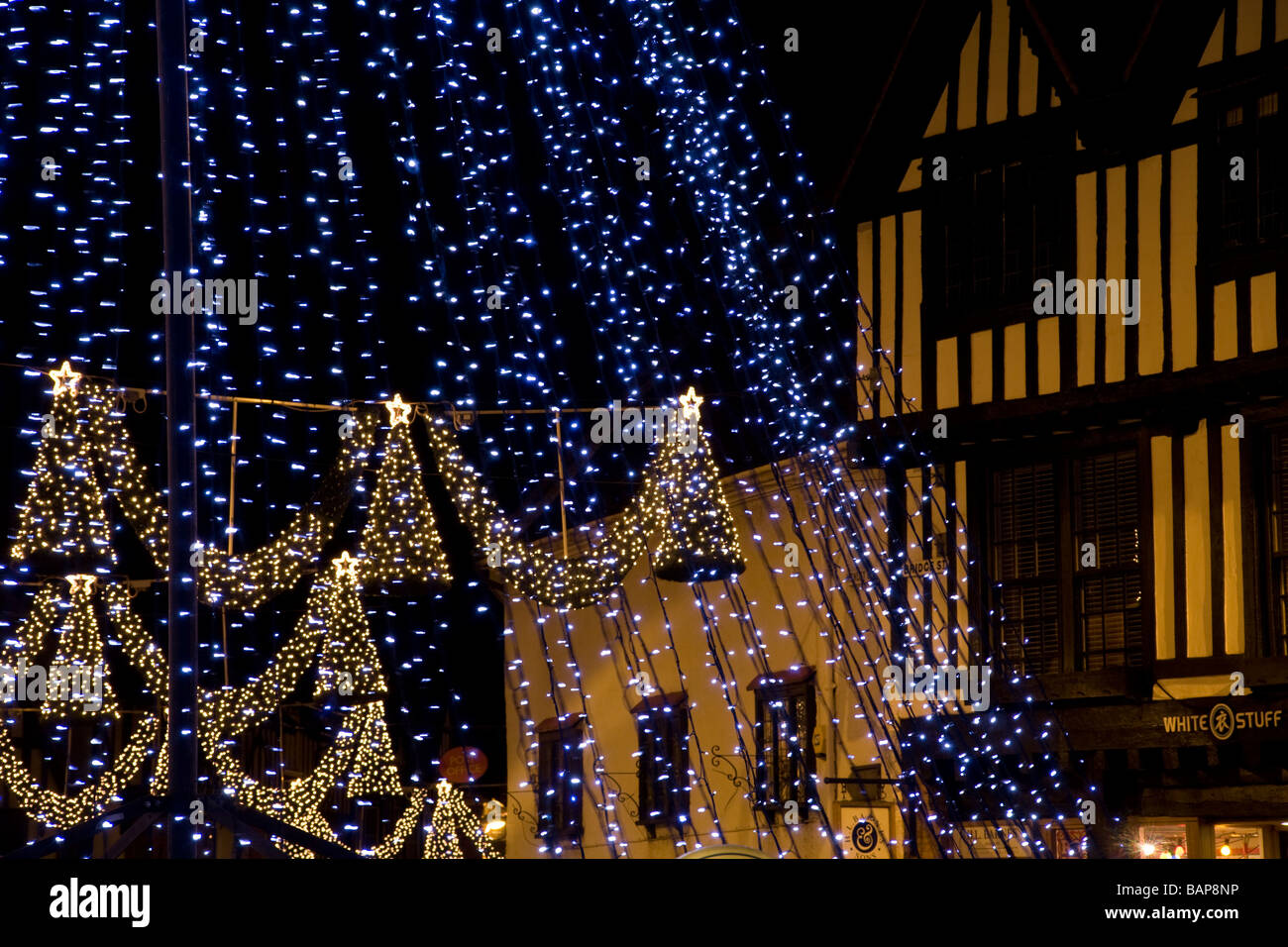 Luminarie di Natale nel centro di Stratford-upon-Avon Foto Stock