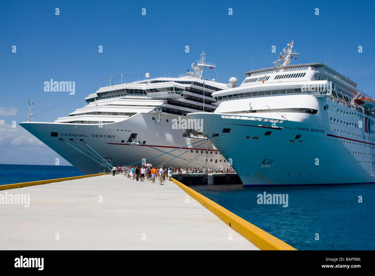 Carnival Cruise Line navi in porto Foto Stock