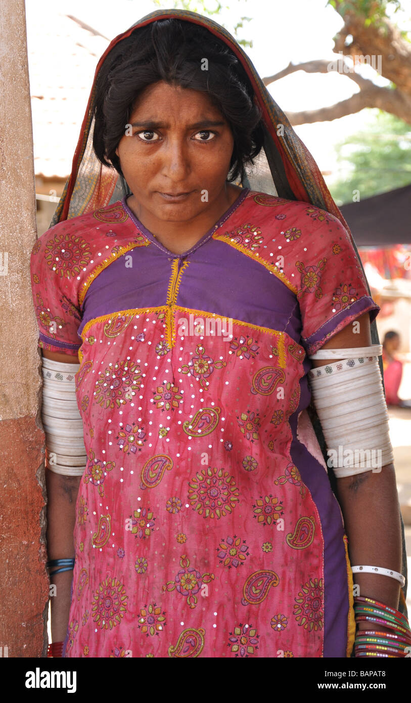 Una donna tribale da Nirona nel Kutch, Gujarat, India Foto Stock