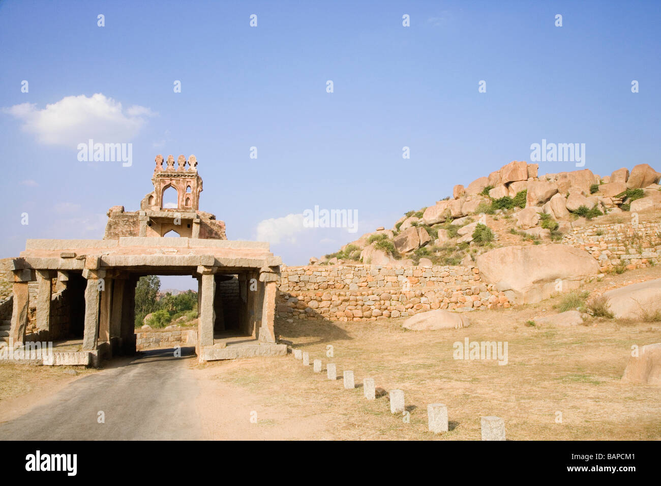 Antica porta di ingresso, Hampi, Karnataka, India Foto Stock