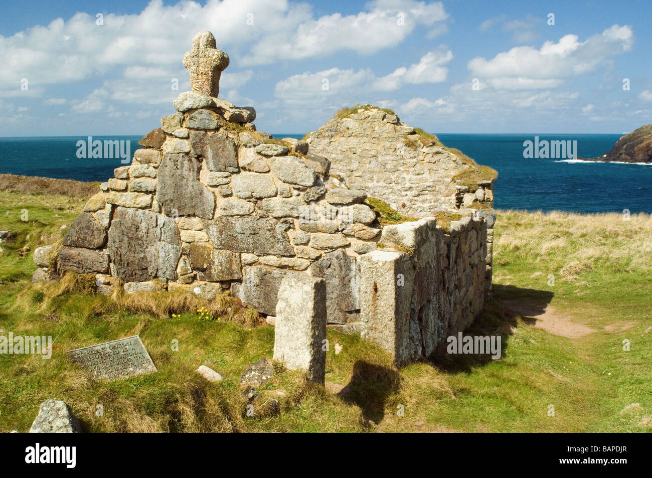 St Helens oratorio a Cape Cornwall, i resti di una piccola cappella sul Cornish Coast Foto Stock