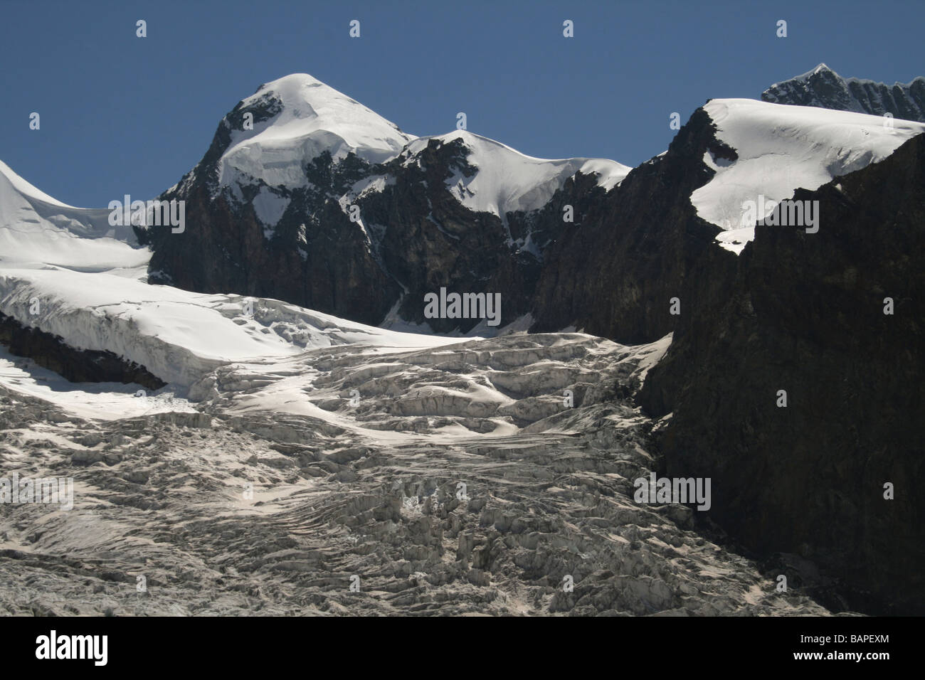 Cascata di ghiaccio del ghiacciaio di seguito Pollox, Alpi Svizzere Foto Stock