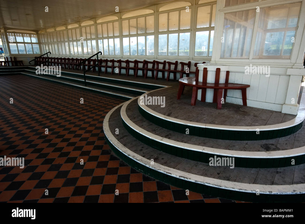 Il Nayland Rock Shelter in Margate mare dove T S Eliot composto da parte della terra di rifiuti Foto Stock