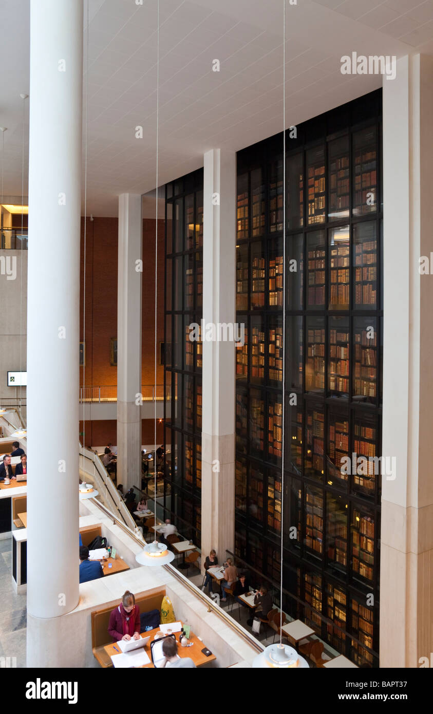 Cafe, interno, British Library, St Pancras a Londra, Inghilterra Foto Stock