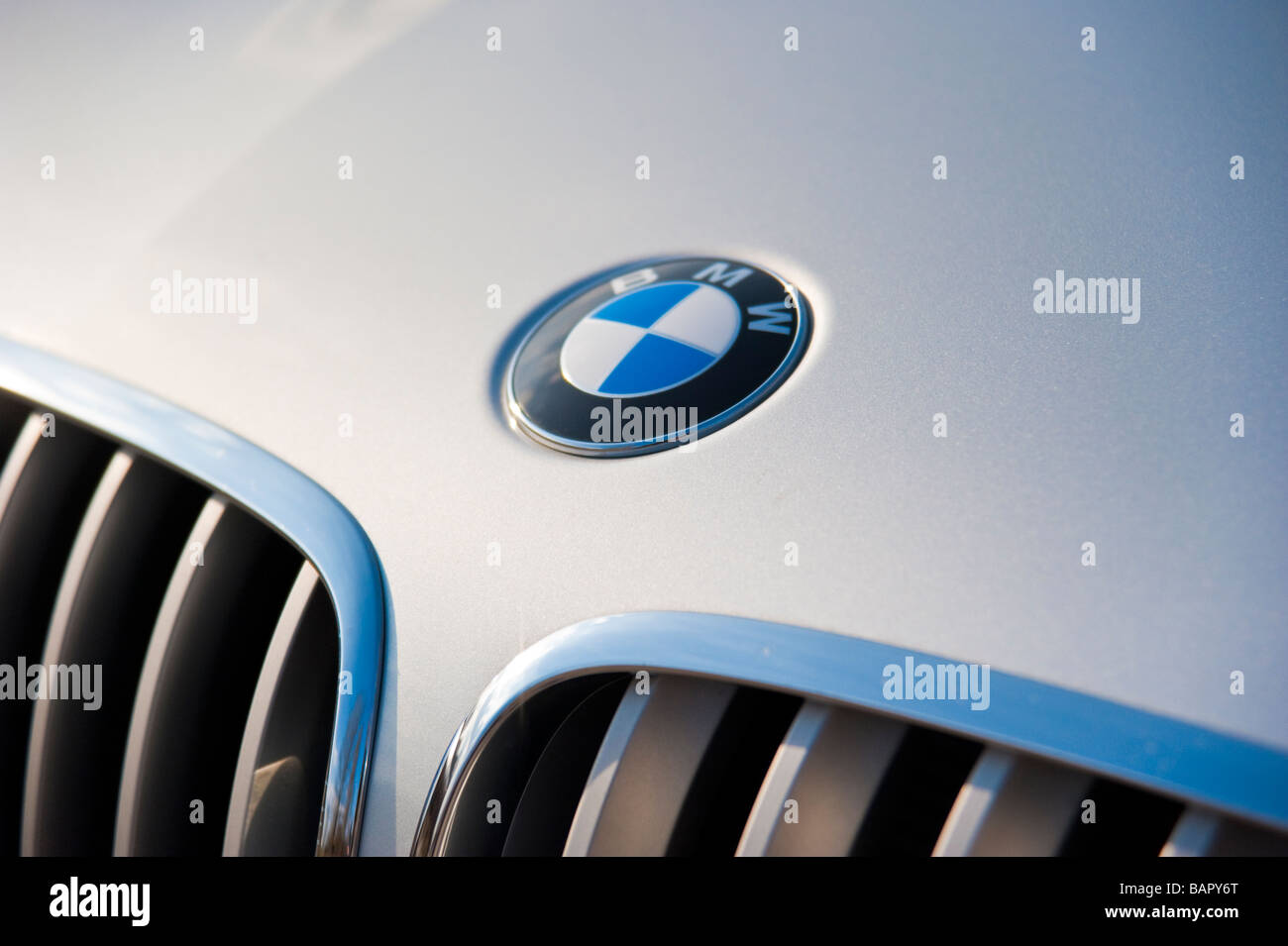 La BMW X6 front close up con emblema Foto Stock