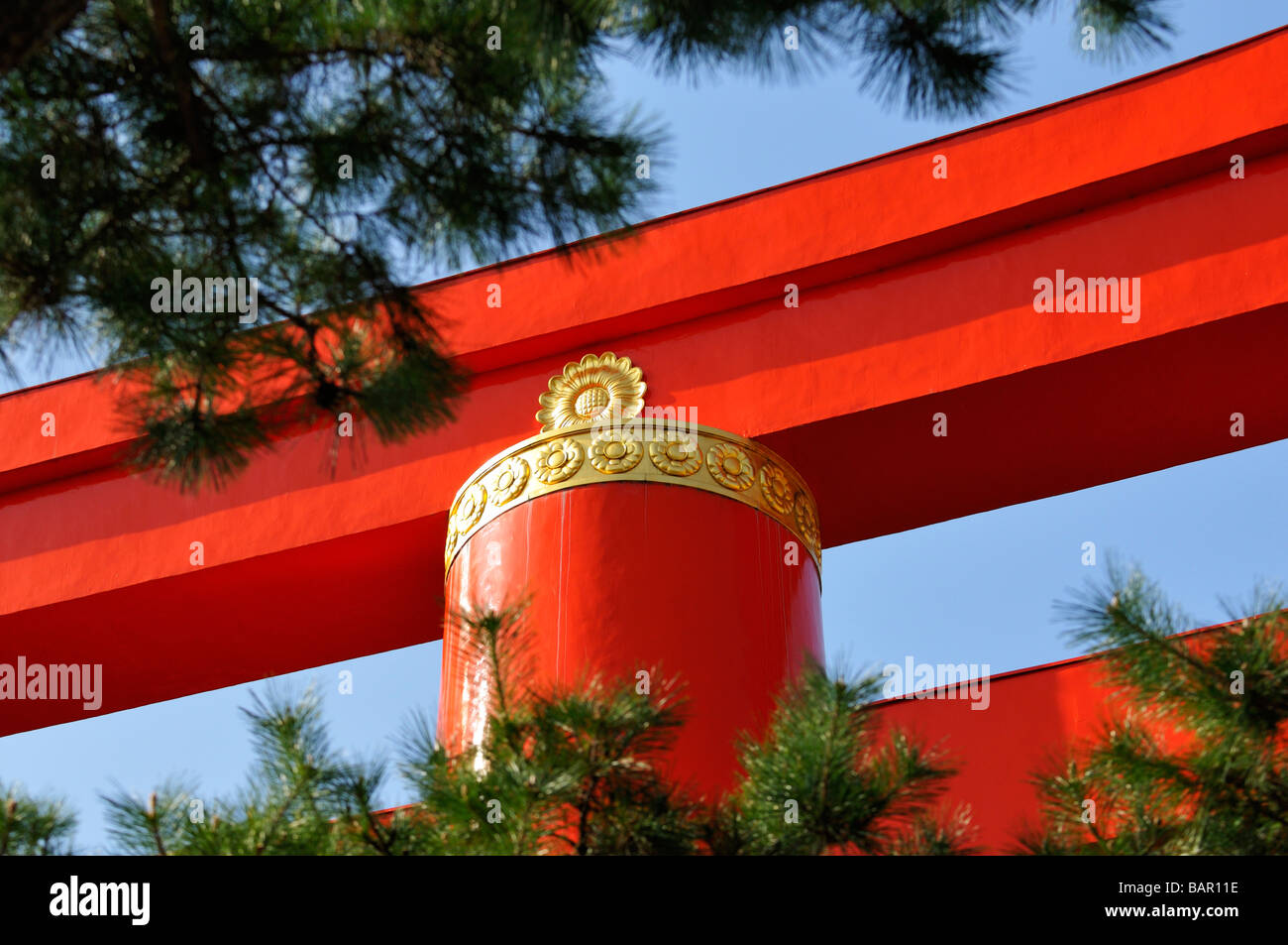 Il primo gateway esterno torii di Heian-jingu, Kyoto JP Foto Stock