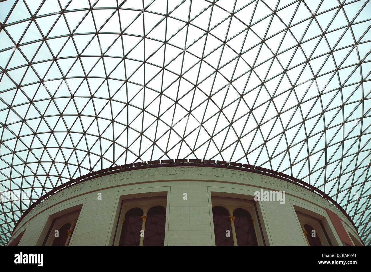 Il grande tetto di corte presso il British Museum di Londra, Regno Unito Foto Stock