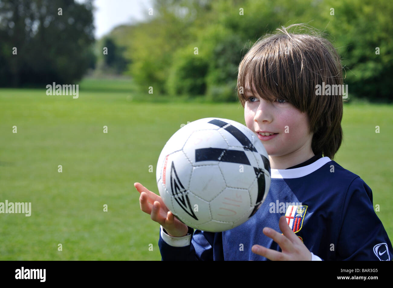 Ragazzo del football match, Bury St Edmunds, Suffolk, Inghilterra, Regno Unito Foto Stock