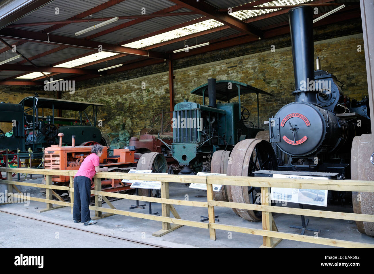 Visualizzazione dei trattori di antiquariato a Armley Mills Leeds Industrial Museum West Yorkshire Foto Stock