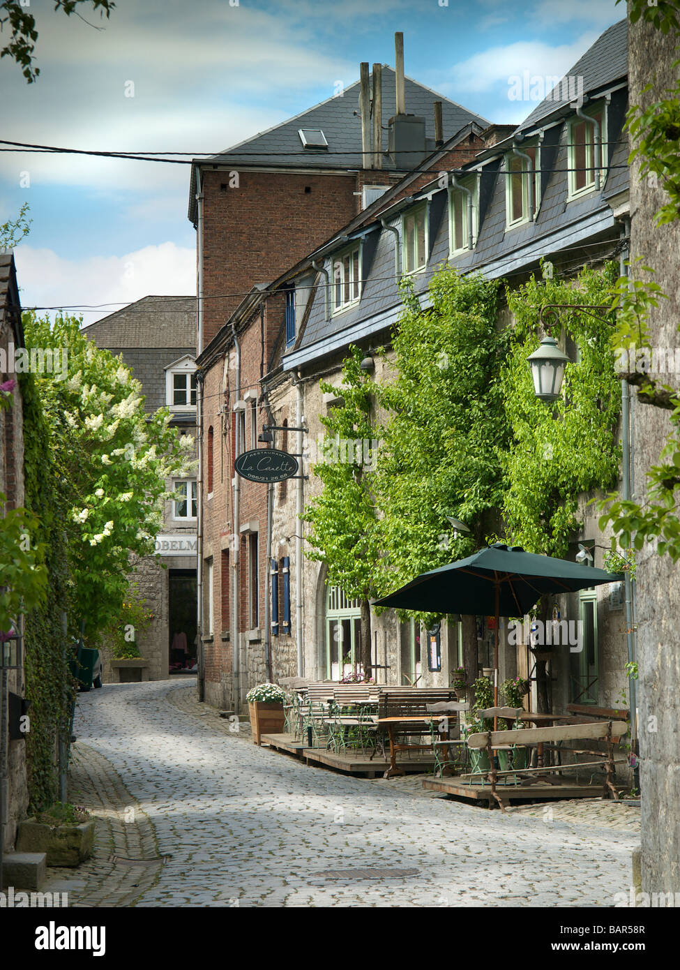 Strada tranquilla in De città medievale Durbuy la più piccola città in Belgio Foto Stock