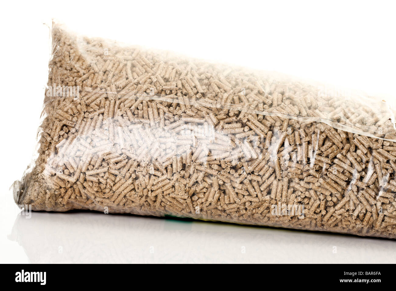 Pellet di legno in una busta di plastica, close-up Foto Stock