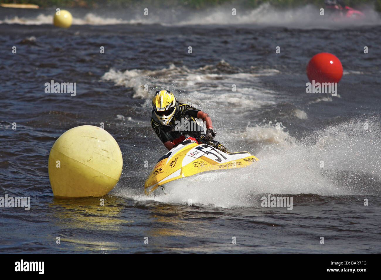 Jetski racer prendendo parte in jet ski racing a Tees Barrage in Stockton 3 Maggio 2009 Foto Stock