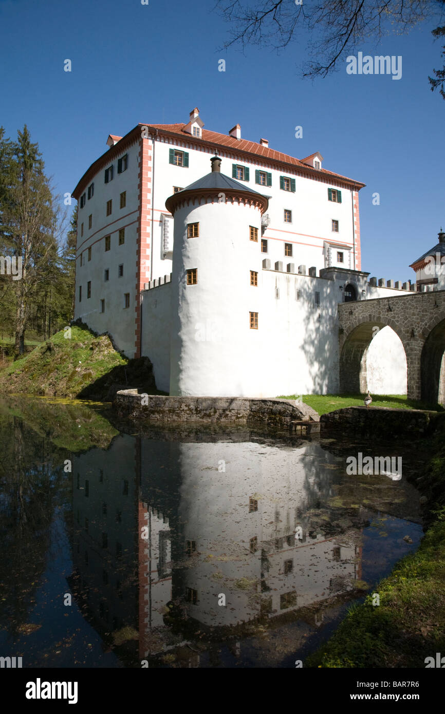 Il castello di sneznik Notranjska Slovenia Foto Stock