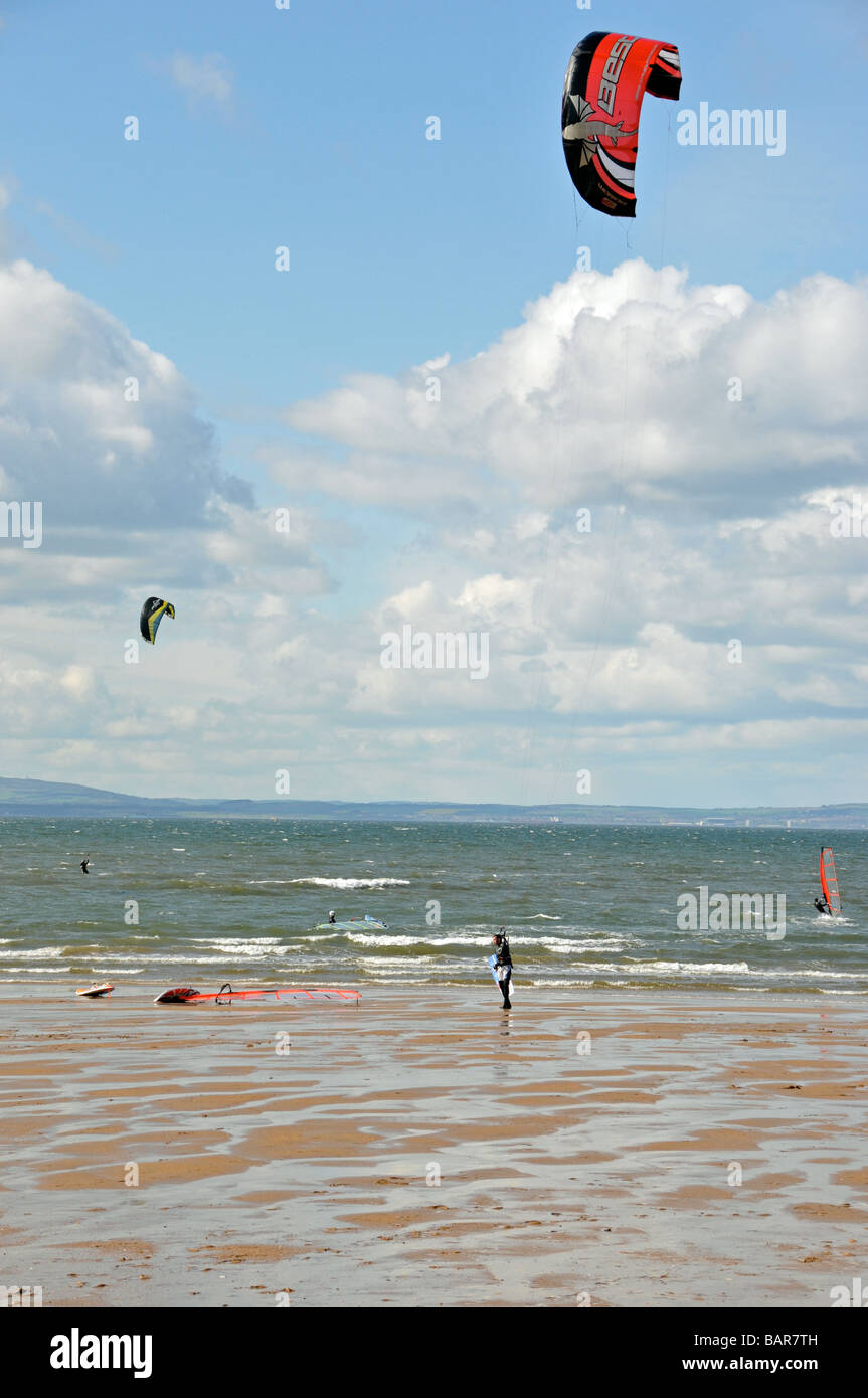 Il kite surf sulla spiaggia Gullane East Lothian in Scozia Foto Stock