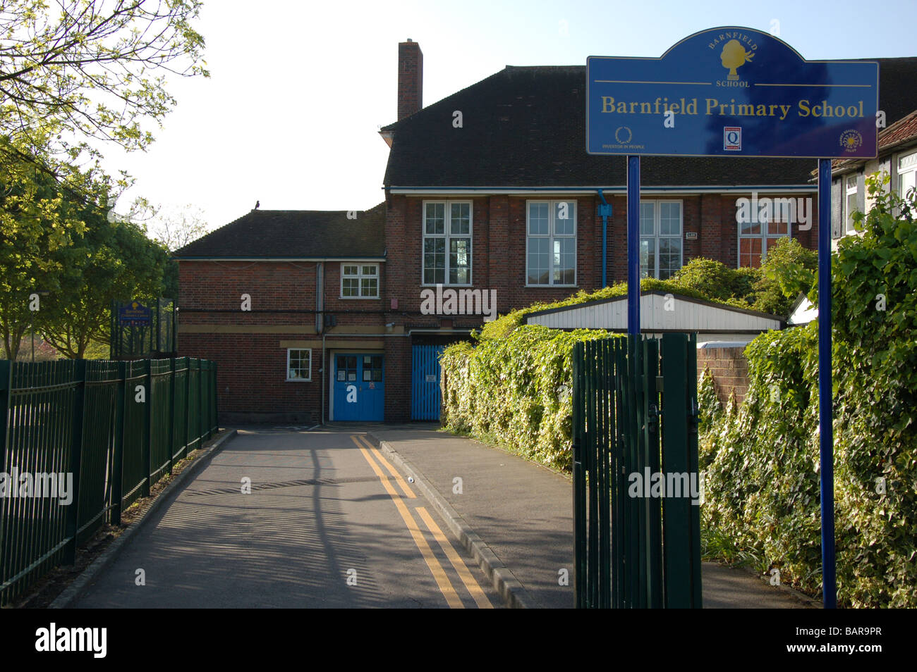 Barnfield scuola primaria, bruciato Quercia, London, England, Regno Unito Foto Stock