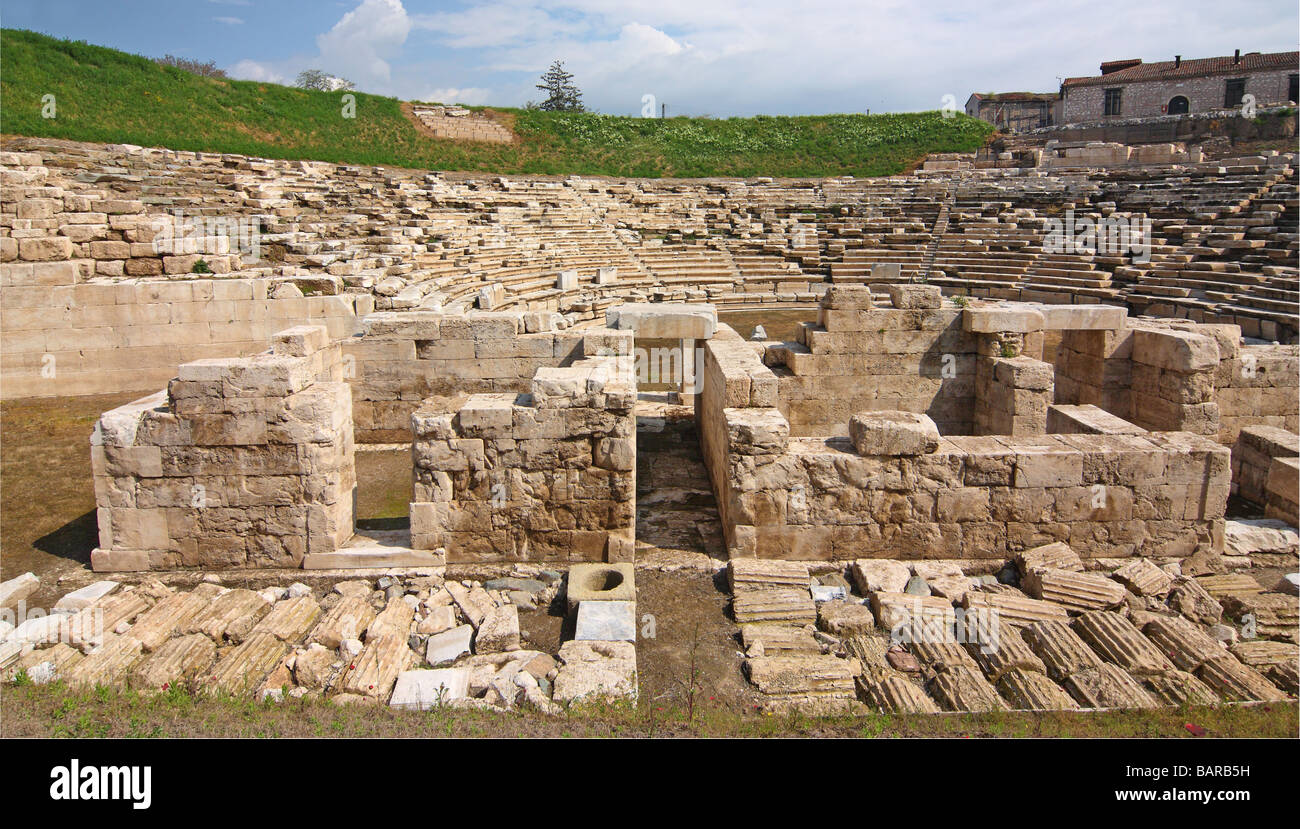 L'antico anfiteatro nella città greca di Larissa Grecia centrale Foto Stock