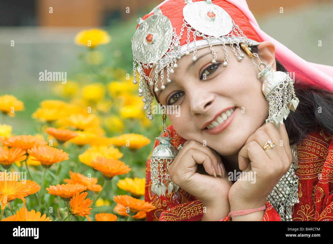 Ritratto di una donna sorridente, Jammu e Kashmir India Foto Stock
