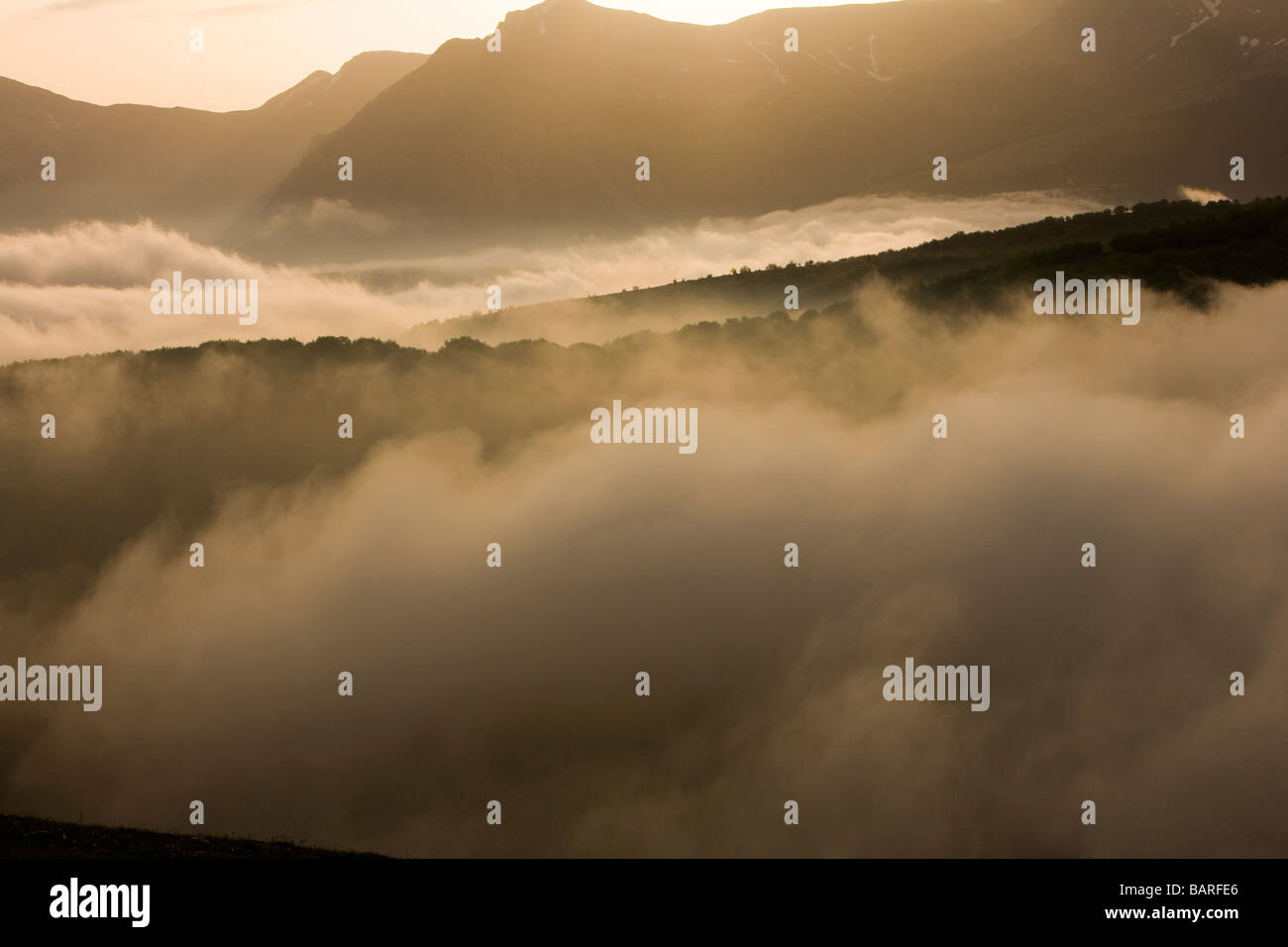 Sunrise nel parco nazionale dei Monti Sibillini in Umbria in Italia Foto Stock