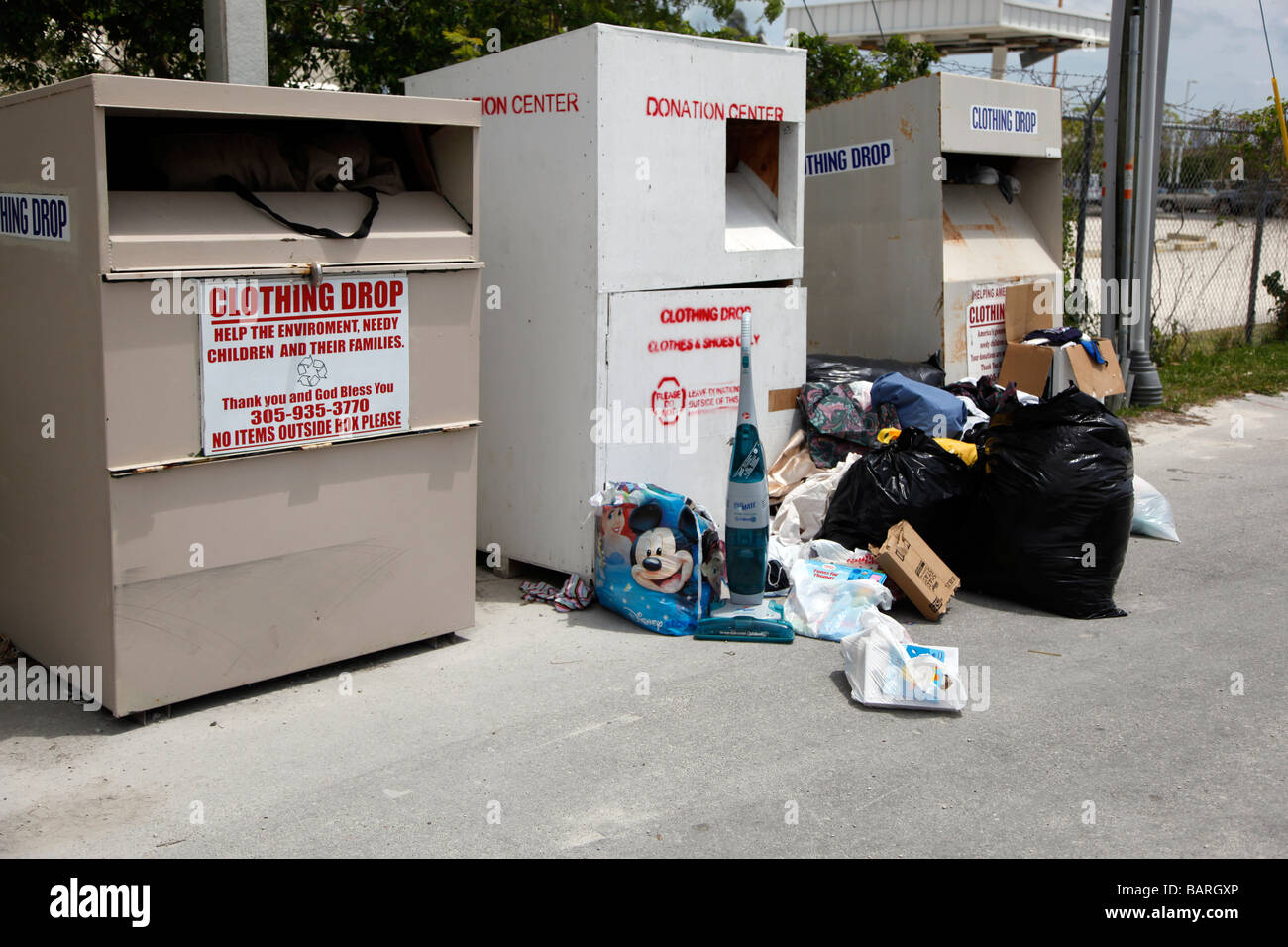 Caduta di abbigliamento fro carità Florida Foto Stock
