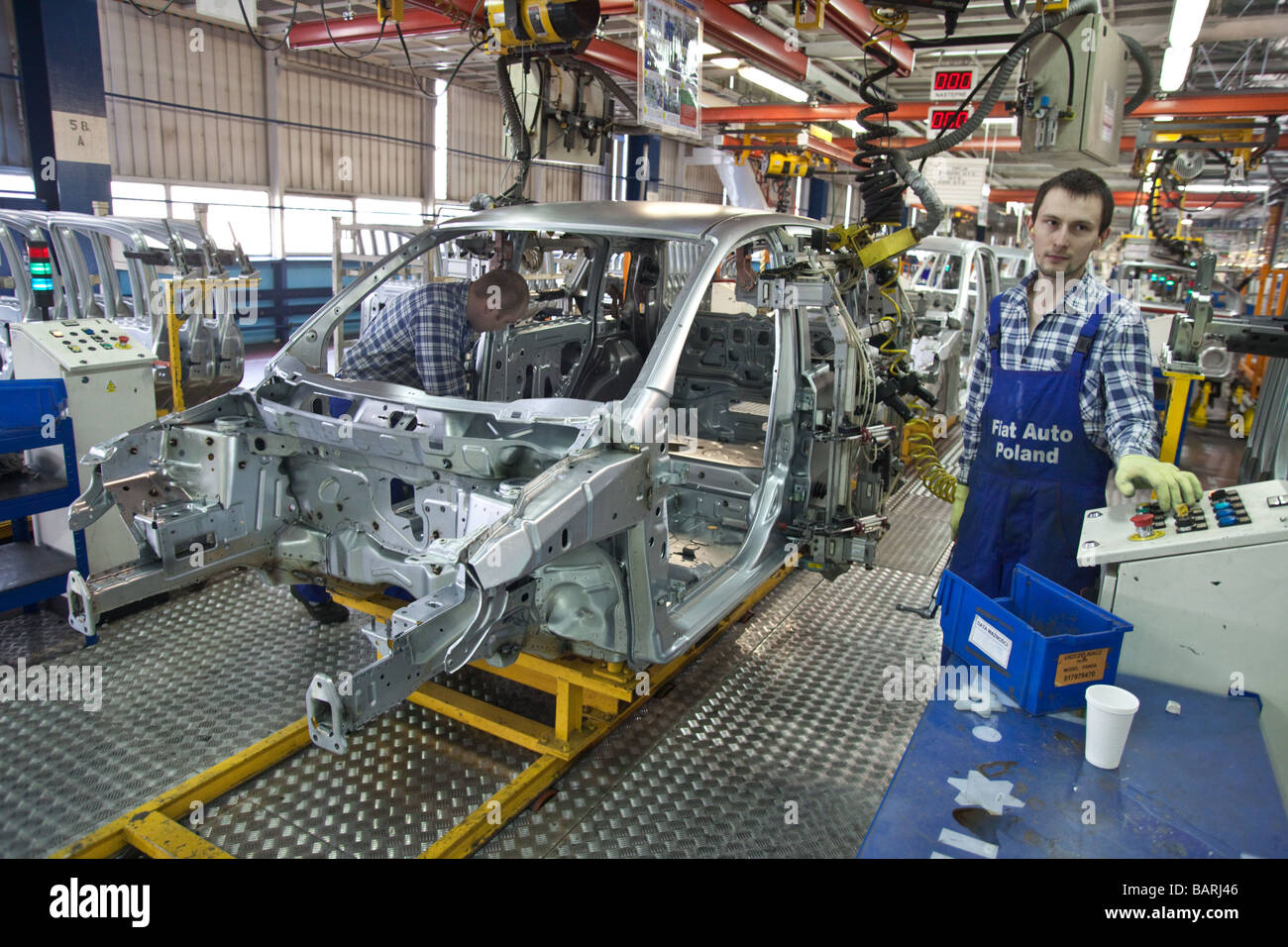 Fiat Panda e Fiat 500 della linea di produzione in fabbrica, Tychy, Polonia Foto Stock