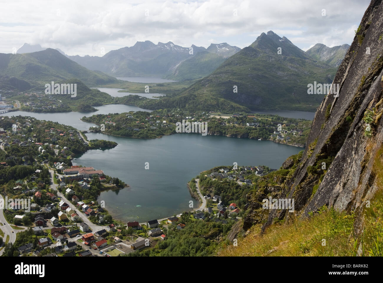 Svolvaer (vista dal percorso a Svolvaer capra), Austvågøy, Lofoten, Nordland, Norvegia, Scandinavia, Europa Foto Stock