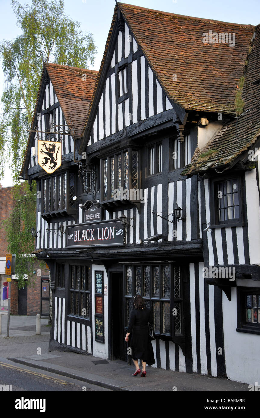 16th Century The Black Lion Inn, Bridge Street, Bishop’s Stortford, Hertfordshire, Inghilterra, Regno Unito Foto Stock