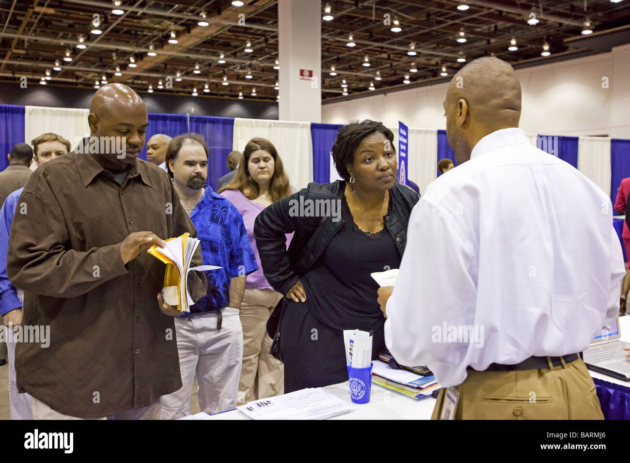 Le persone in cerca di lavoro al Job Fair Foto Stock