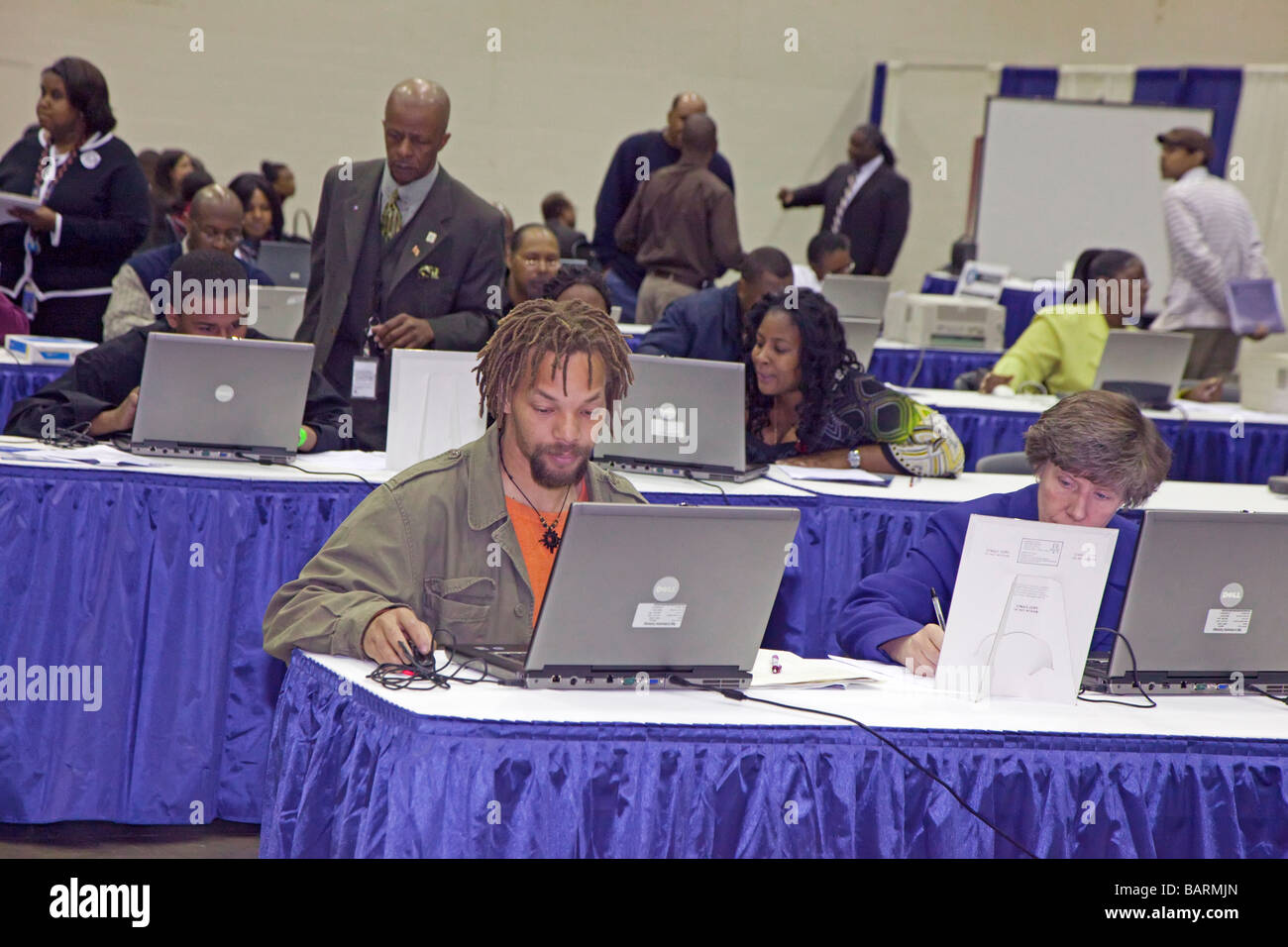 Le persone in cerca di lavoro al Job Fair Foto Stock