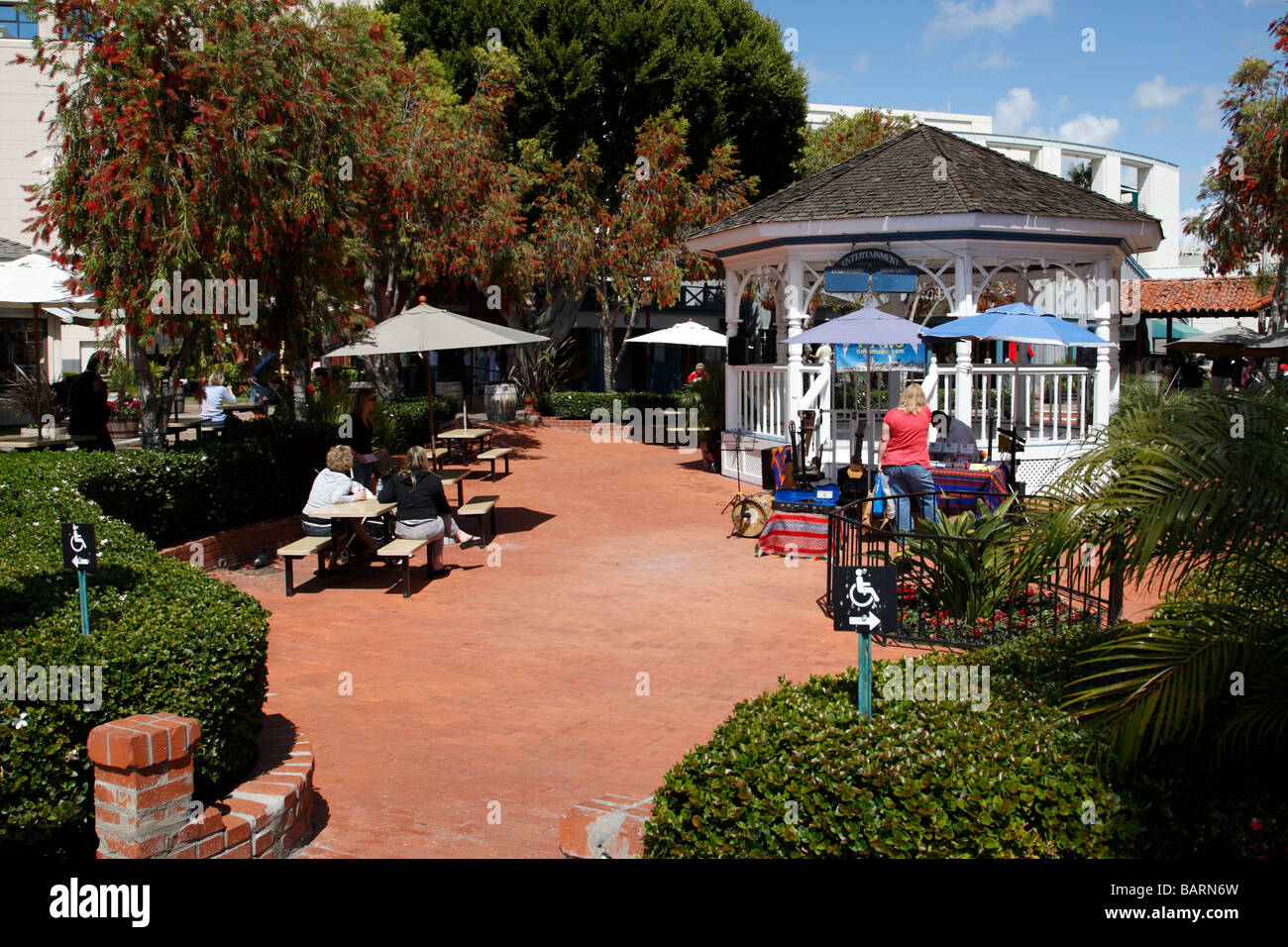 Bandstand entro il Seaport Village embarcadero san diego california usa Foto Stock