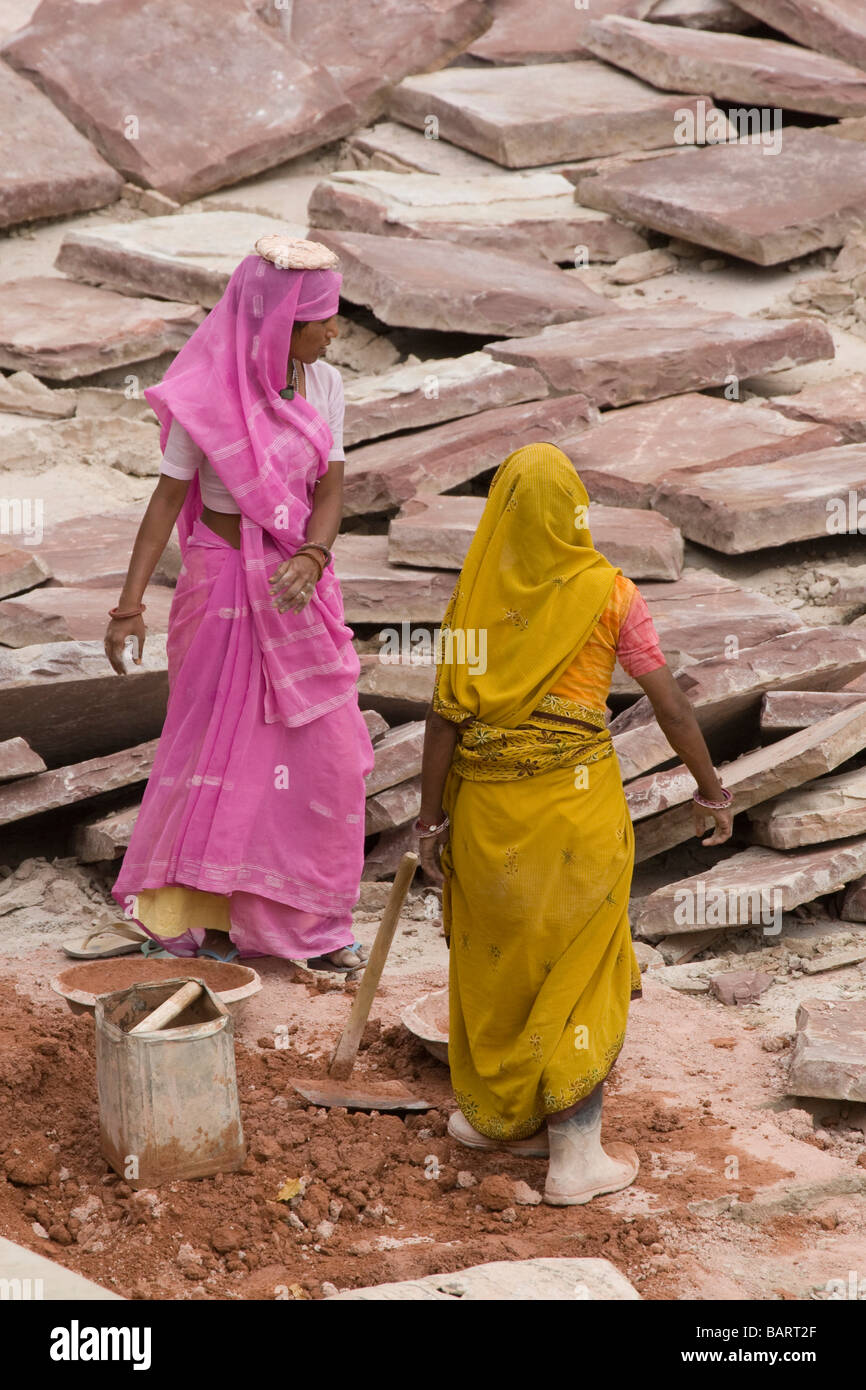 India Rajasthan Jaipur Amber fort costruito 1592 donne lavoratori edili Foto Stock