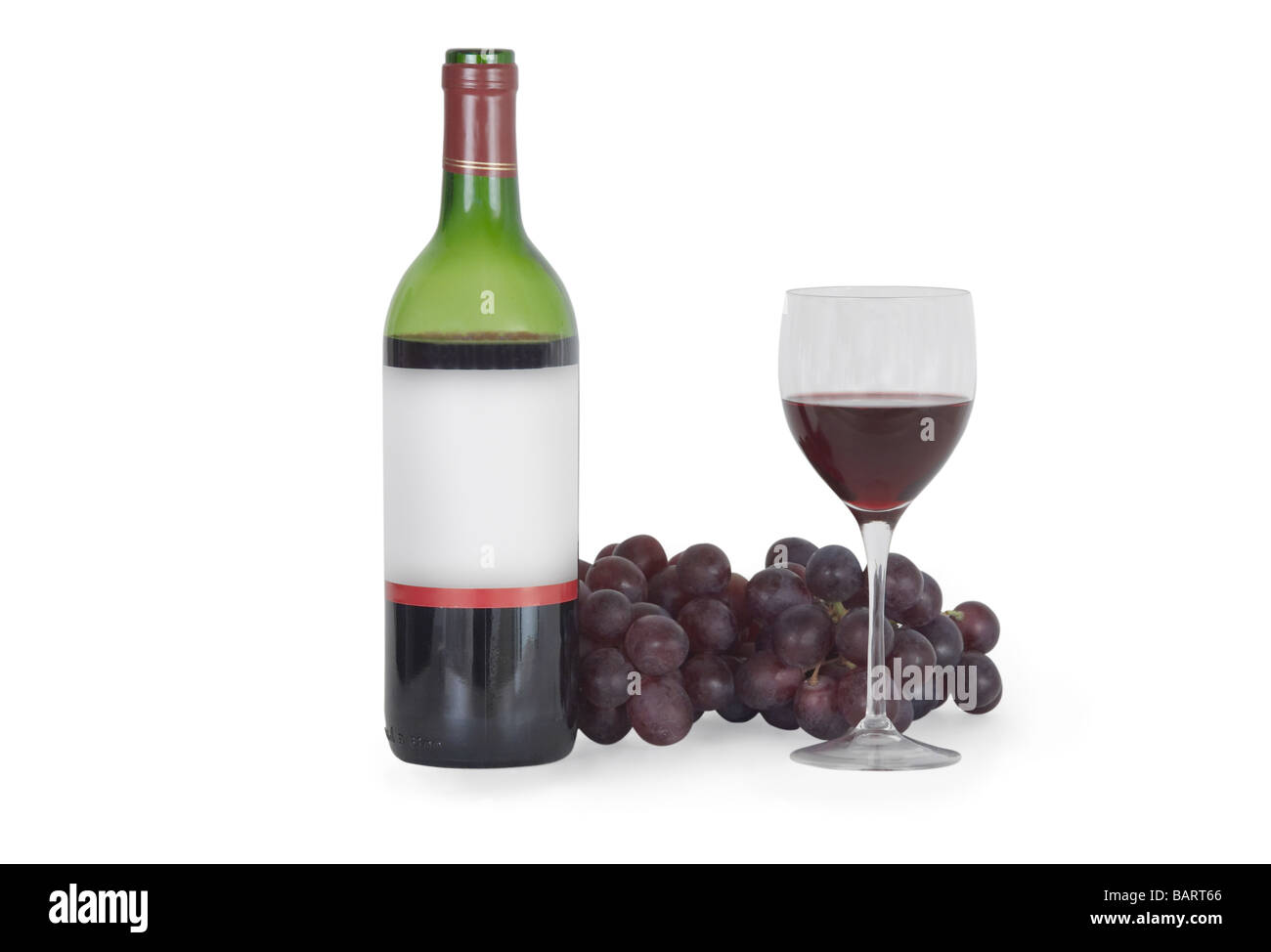 Isolato di bottiglie di vino e uva in vetro percorso di clipping incluso senza ombra Foto Stock