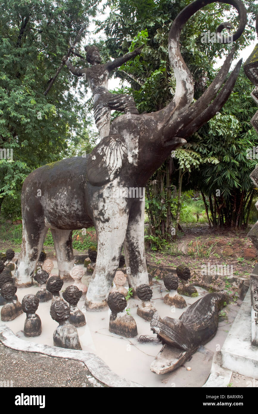 Sala Keo Kou, un parco con grandi statue di cemento / sculture che rappresenta la vita del Signore Buddha. Foto Stock