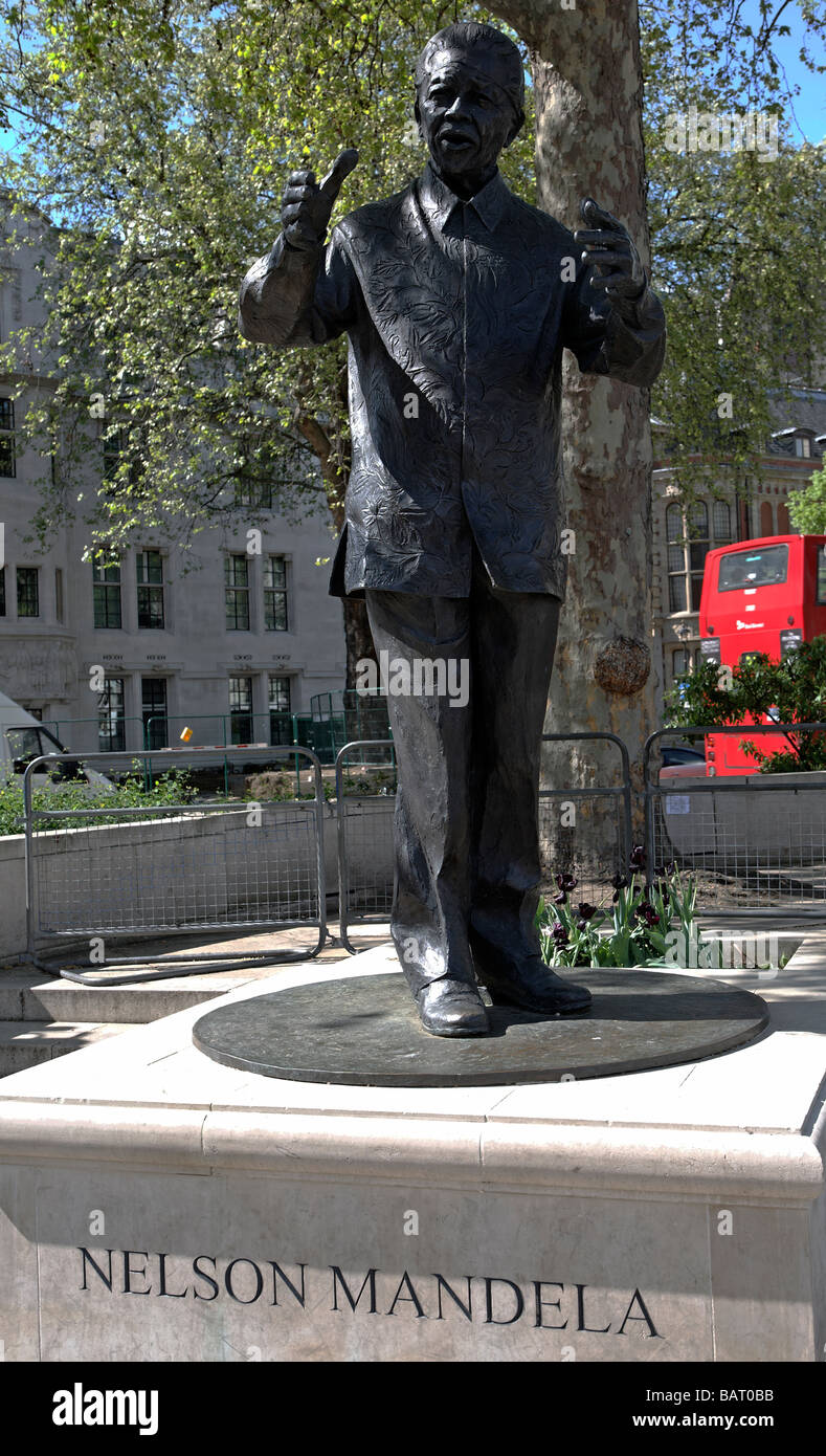 Nelson Mandela statua, la piazza del Parlamento, Londra, Inghilterra Foto Stock
