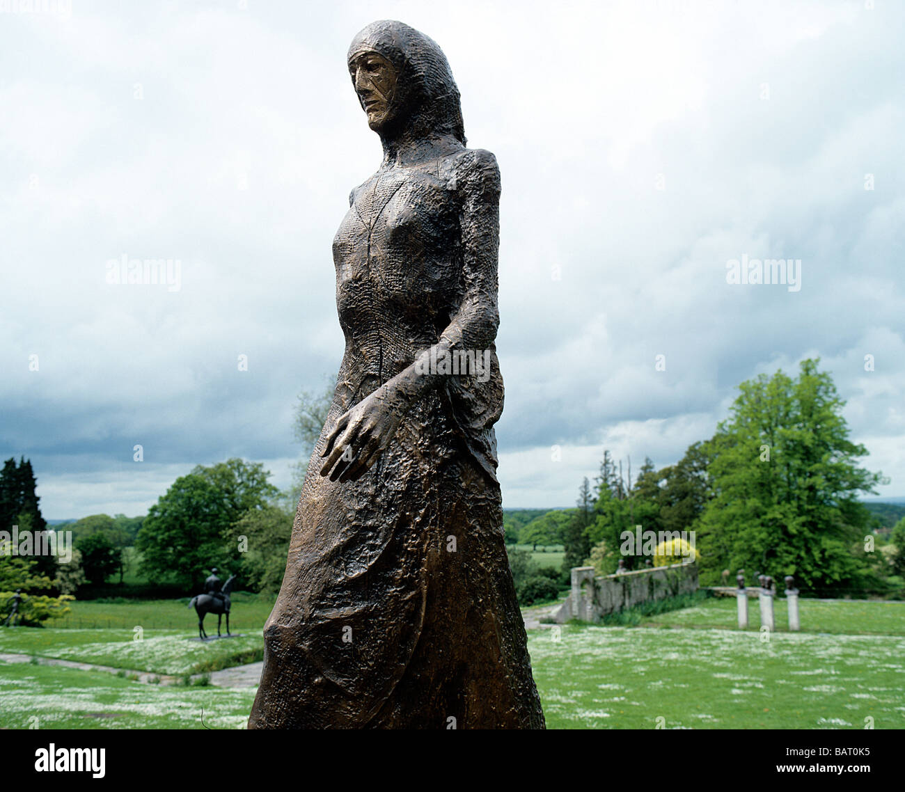 Elisabeth Frink scultura fotografato nel terreno di casa sua nel West Country Foto Stock