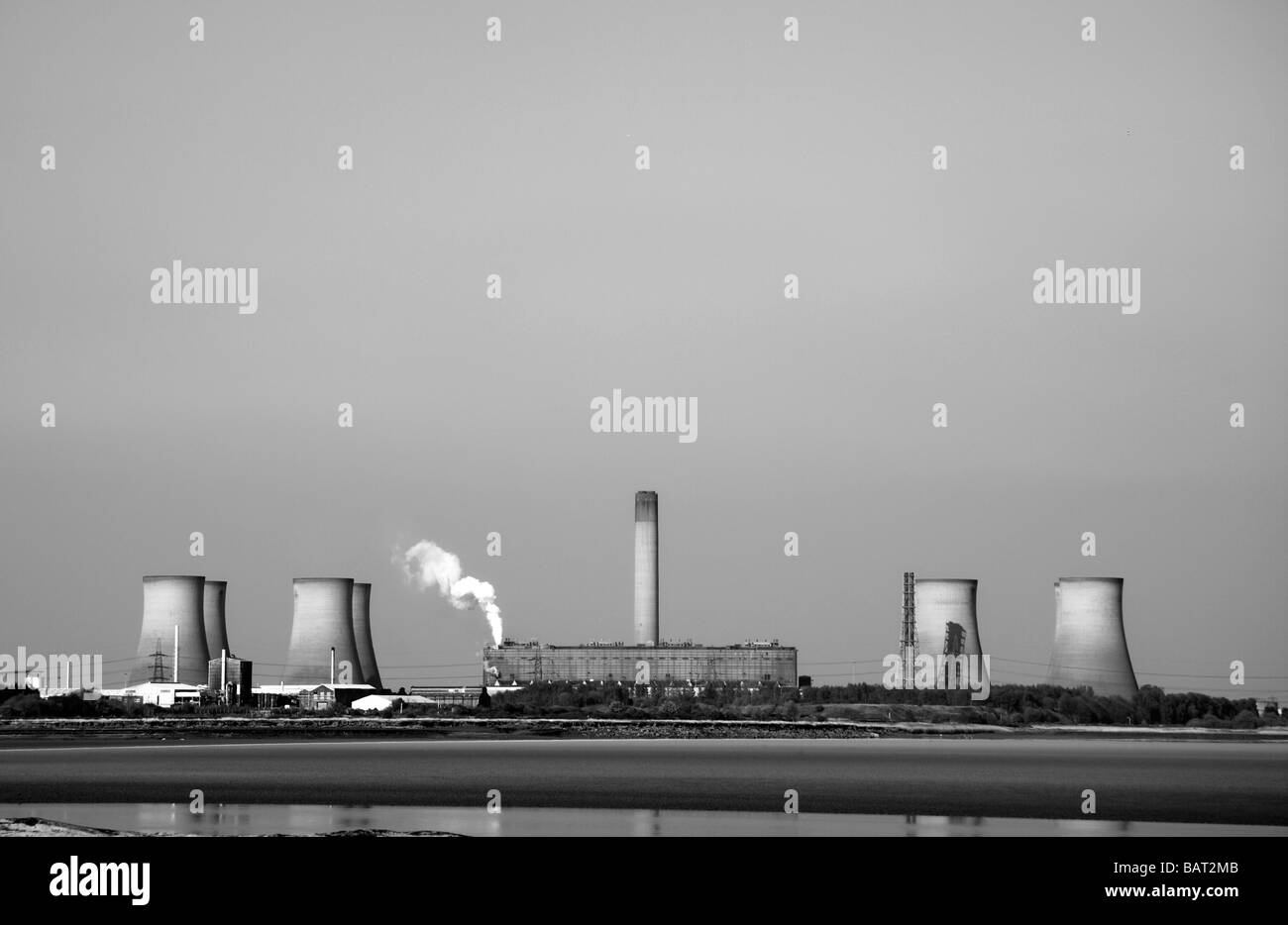 Fiddlers Ferry Power Station, fiume Mersey estuario, preso da Widnes, Cheshire, Regno Unito Foto Stock