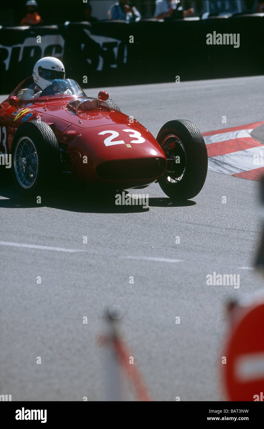 La Ferrari in giro per il famoso tornante al Monaco Monte Carlo Historic Grand Prix GP Foto Stock