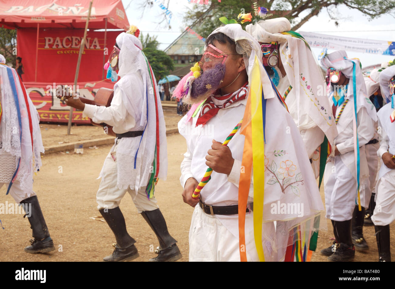 Ballerini locali in costume al festival di Apolo Bolivia Foto Stock