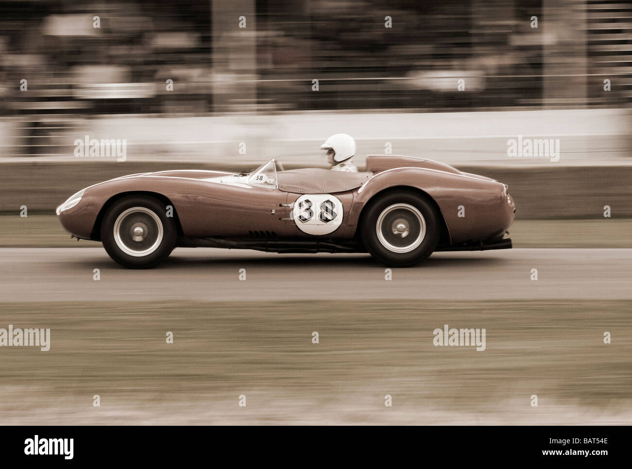 Classic Vintage car racing al Goodwood Festival della velocità Foto Stock