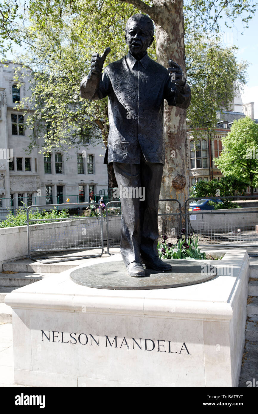 Nelson Mandela statua, la piazza del Parlamento, Londra, Inghilterra Foto Stock
